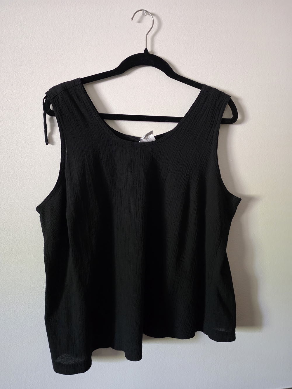Black Sleeveless Women's Top